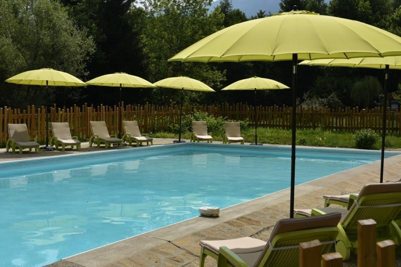 Les Lodges Du Lac Saint-Alban-de-Montbel Exterior foto