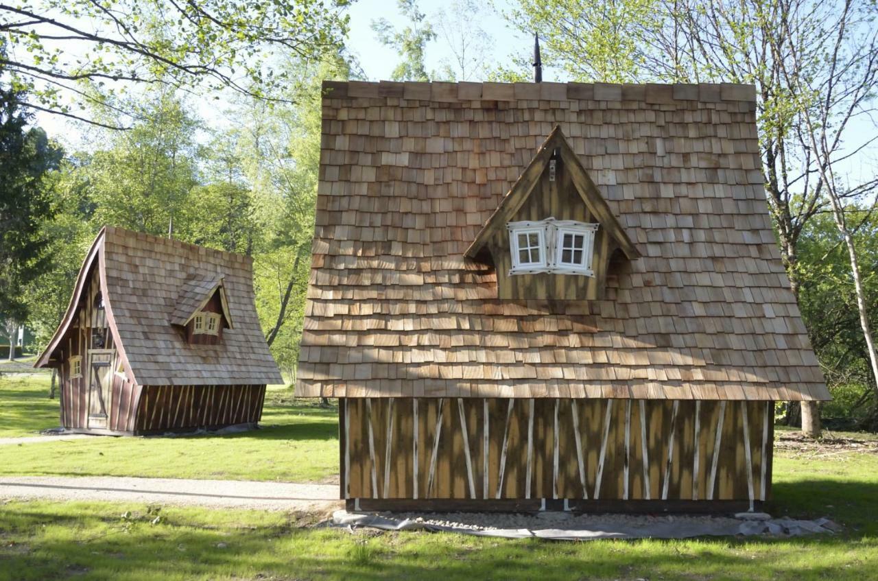 Les Lodges Du Lac Saint-Alban-de-Montbel Exterior foto