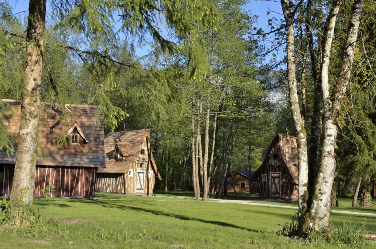 Les Lodges Du Lac Saint-Alban-de-Montbel Exterior foto