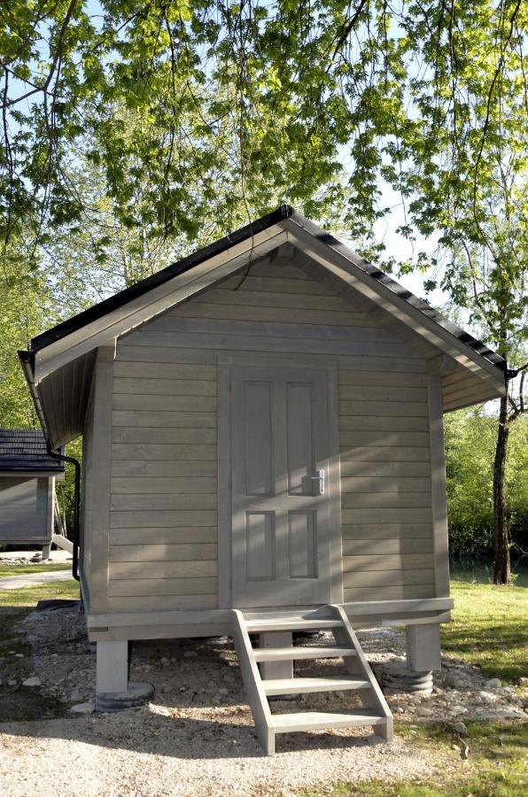 Les Lodges Du Lac Saint-Alban-de-Montbel Exterior foto